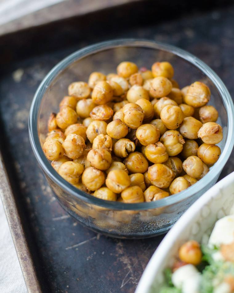 Machine cleaned chickpeas