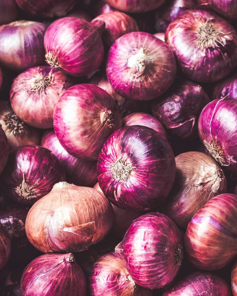 Red onions in bulk, graded and ready for packing